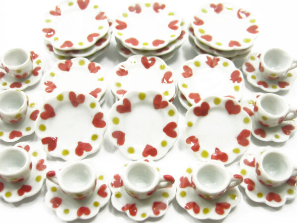 Dolls House Miniature Ceramic Kitchen 9/36 Heart Scallop Plate Cup Saucer 8046