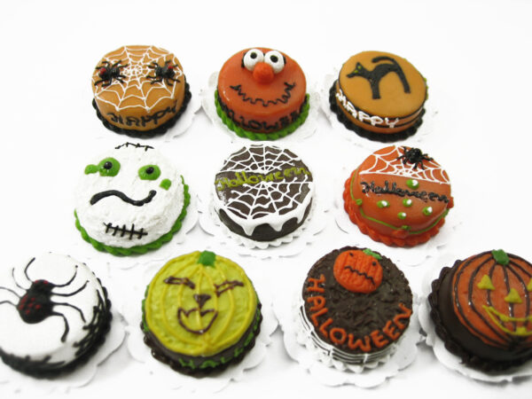 10x20mm Mixed Assorted Halloween Seasonal Cake Dollhouse Miniature Food 12713