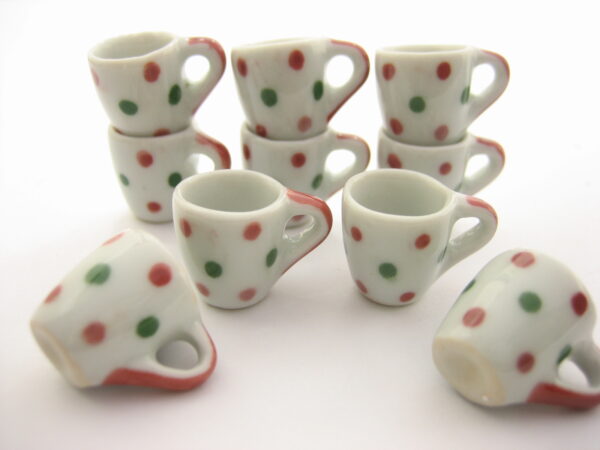1:6 10 Green & Red Spot Paint Ceramic Tea Coffee Mug Cup Dollhouse Miniature 13224
