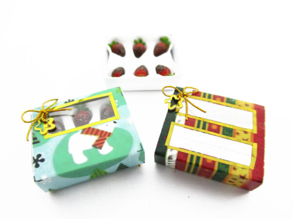 Dollhouse Miniatures 2 Paper Boxes Chocolate Strawberry Dessert Christmas 13626