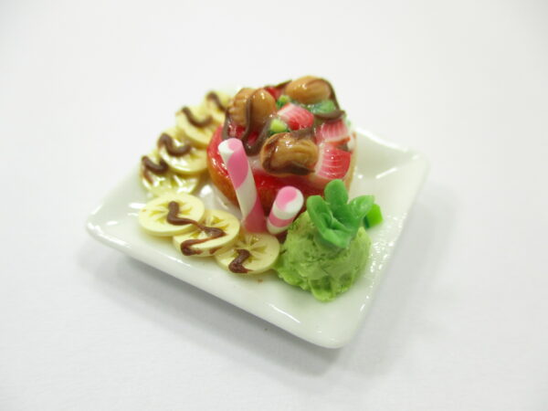 Dollhouse Miniatures Food Honey Toast Fruit Topping Dessert Ceramic Plate 14156