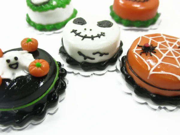 Dollhouse Miniatures Halloween 5 Cake 2 cm Seasonal Handmade Holiday 14914 - Image 3