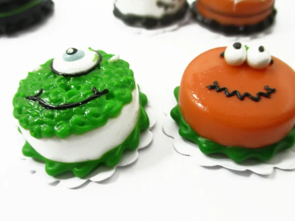 Dollhouse Miniatures Halloween 5 Cake 2 cm Seasonal Handmade Holiday 14914 - Image 4