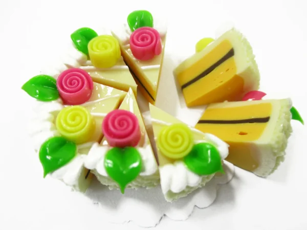 Dollhouse Miniature Food 8 Cuts Slice Vanilla 3 cm Cake Rose Flower Supply 15387 - Image 2