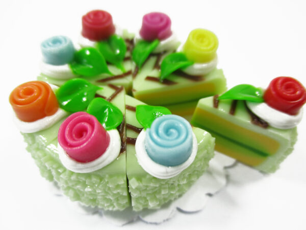 Dollhouse Miniatures Food 8 Cuts Slice Green 3 cm Cake Rose Flower Supply 15388