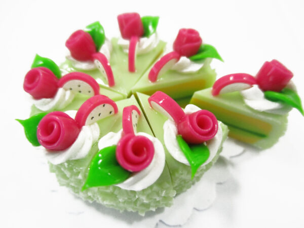 Dollhouse Miniatures Food 8 Cuts Slice Green 3 cm Cake Rose Flower Supply 15392