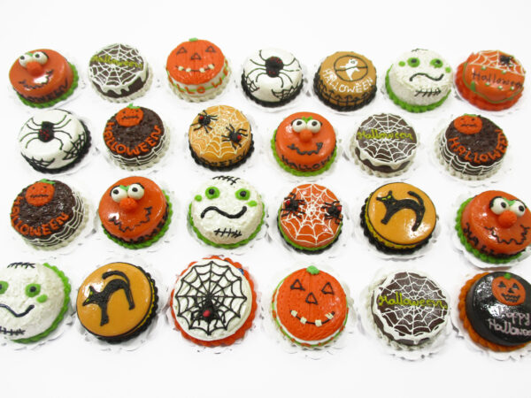 25x20mm Mixed Mixed Halloween Seasonal Cake Dollhouse Miniature Food 15433
