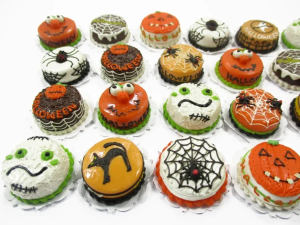 25x20mm Mixed Mixed Halloween Seasonal Cake Dollhouse Miniature Food 15433 - Image 2