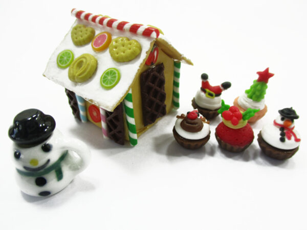 Dollhouse Miniature Food Gingerbread House Christmas Cupcake Snowman 15511