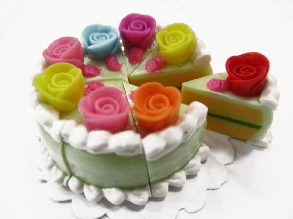 Dollhouse Miniatures Food 8 Cuts Slice Green Cake Rose Flower Supply 15549