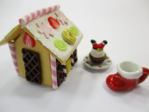 Dollhouse Miniature Food Gingerbread House Christmas Cupcake Seasonal 15864