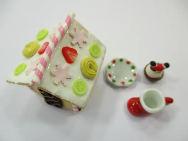 Dollhouse Miniature Food Gingerbread House Christmas Cupcake Seasonal 15864 - Image 2