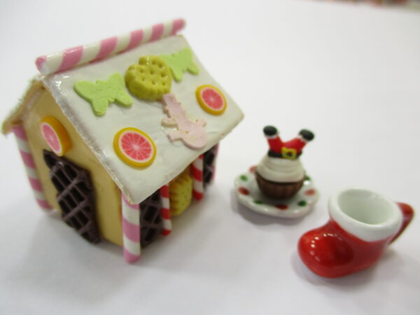Dollhouse Miniature Food Gingerbread House Christmas Cupcake Seasonal 15865