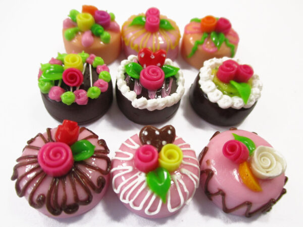 Dollhouse Miniatures Food Cakes 9 Rose Flower Mini Cake 1.5 cm Dessert 16032