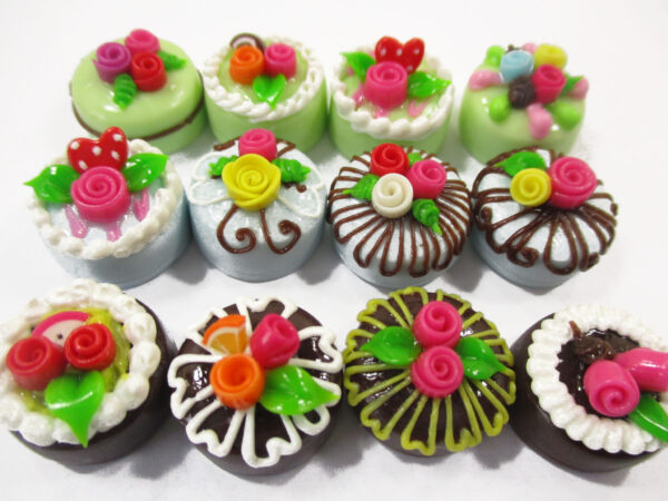 Dollhouse Miniatures Food Cakes 12 Mixed Rose Flower Cake 1.5 cm Supply 16058