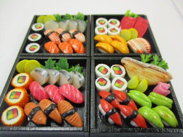 Dollhouse Miniature Food 4 Sushi Bento Japanese Lunch Wooden Box Supply 16317