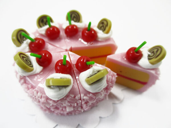 Dollhouse Miniature Food 8 Cuts Slice Strawberry 3 cm Cake Cherry Topping 16407