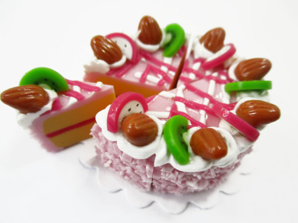 Dollhouse Miniature Food 8 Cuts Slice Strawberry 3 cm Cake Almond Topping 16409