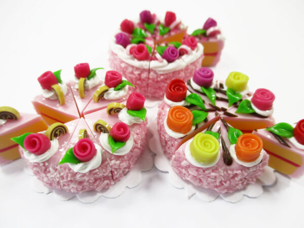 Dollhouse Miniature Food 24 Cuts Cake Assorted Color Rose Flower Topping 16464