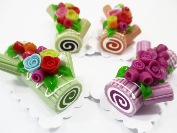 1:6 4 Mixed Color Log Roll Cakes Flower Rose Dollhouse Miniatures Food Dessert 16474