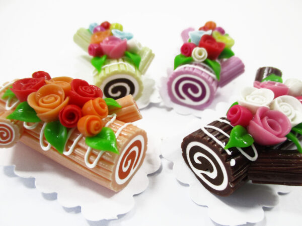 1:6 4 Mixed Color Log Roll Cakes Flower Rose Dollhouse Miniatures Food Dessert 16479