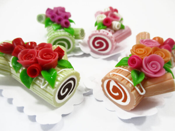 1:6 4 Mixed Color Log Roll Cakes Flower Rose Dollhouse Miniatures Food Bakery 16481