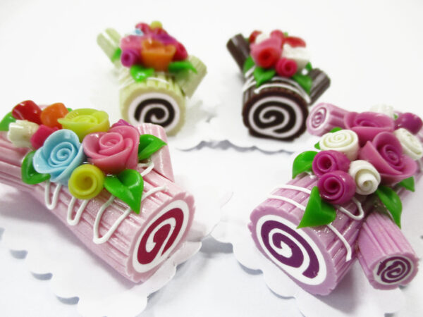 1:6 4 Mixed Color Log Roll Cakes Flower Rose Dollhouse Miniatures Food Dessert 16483
