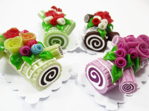 1:6 4 Mixed Color Log Roll Cakes Flower Rose Dollhouse Miniatures Food Dessert 16490