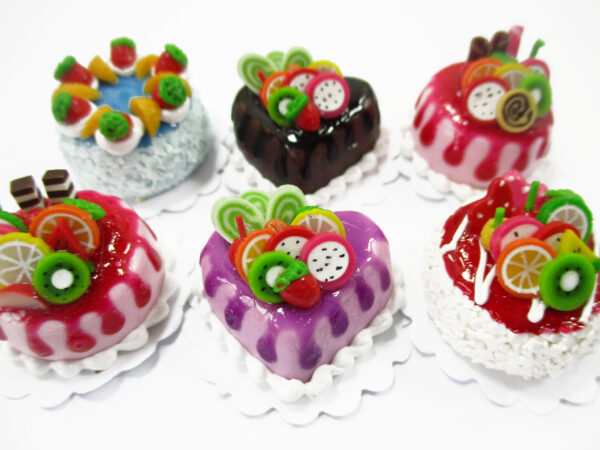 Dollhouse Miniatures Food 2 cm 6 Mixed Color Fruit Cake Tiny Bakery Supply 16530