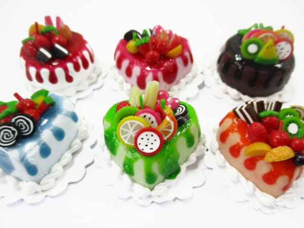 Dollhouse Miniatures Food 2 cm 6 Mixed Color Fruit Cake Bakery Supply 16536