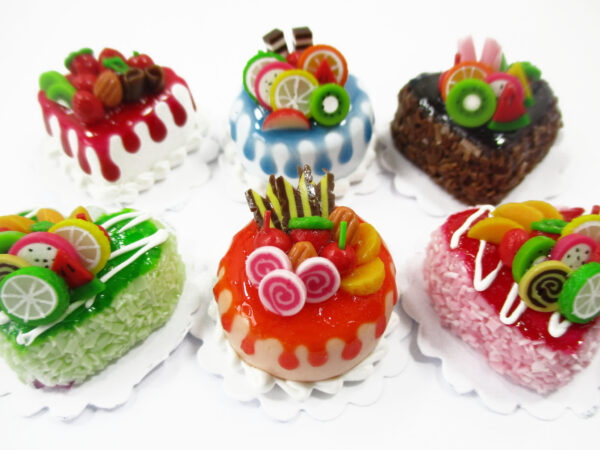 Dollhouse Miniatures Food 2 cm 6 Mixed Color Fruit Cake Doll Food Bakery 16537