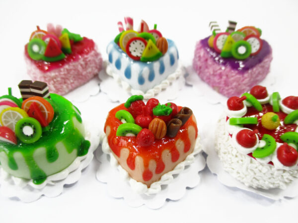 Dollhouse Miniatures Food 2 cm 6 Mixed Color Fruit Cake Tiny Doll Bakery 16540