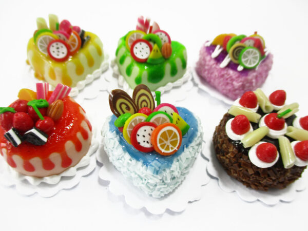 Dollhouse Miniatures Food 2 cm 6 Mixed Color Fruit Cake Tiny Bakery Supply 16541