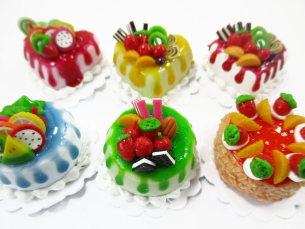 Dollhouse Miniatures Food 2 cm 6 Mixed Color Fruit Cake Bakery Supply 16542
