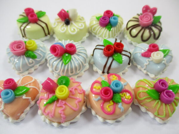 Dollhouse Miniatures Food Cake 12 Assorted Rose Flower Cake 1.5 cm Dessert 16577