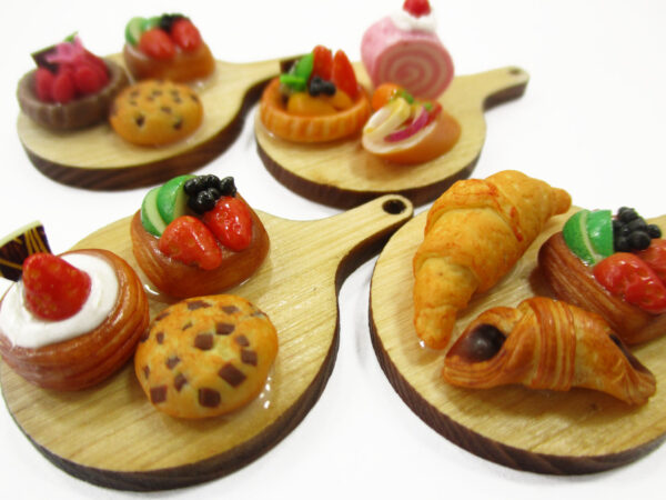 Dollhouse Miniature Food Bakery Bread Cake Cupcake Dessert On Wooden Board 16648