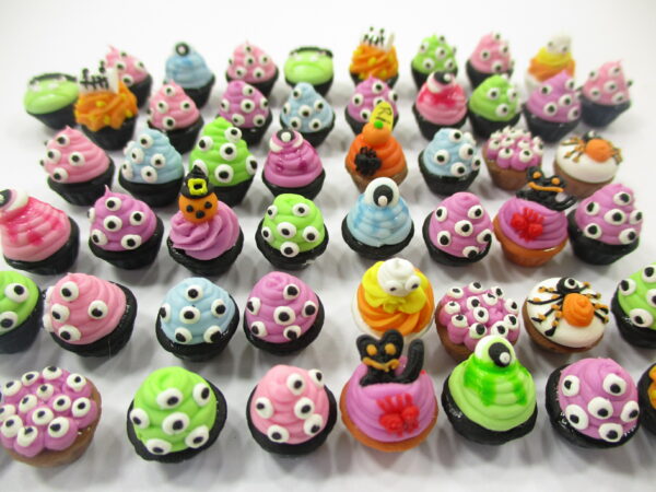 Dollhouse Miniature Food Halloween Seasonal Mixed 50 Cupcake Bakery Sweets 16656