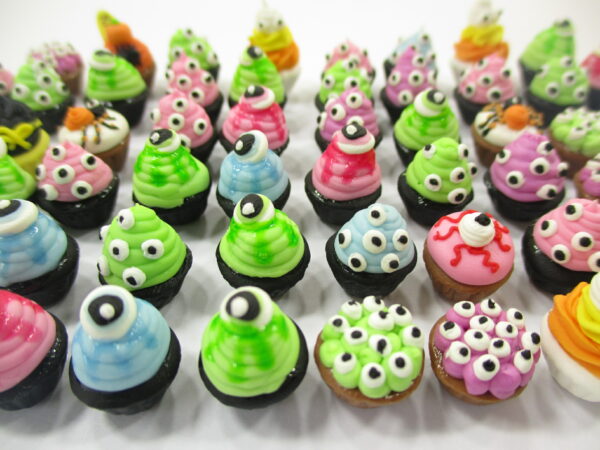 Dollhouse Miniature Food Halloween Seasonal 50 Loose Cupcake Bakery Sweets 16657