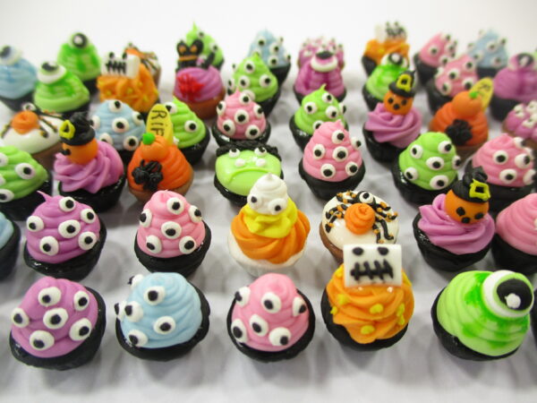 Dollhouse Miniature Food Halloween Seasonal Mixed 50 Cupcake Bakery Sweets 16659