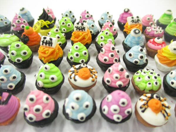 Dollhouse Miniature Food Halloween Seasonal Mixed 50 Cupcake Bakery Sweets 16660