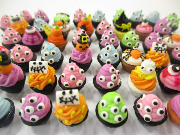 Dollhouse Miniature Food Halloween Seasonal Mixed 50 Cupcake Bakery Sweets 16665