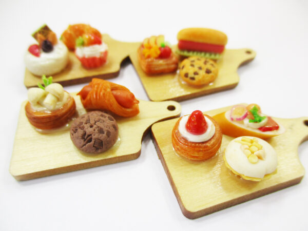 Dollhouse Miniature Food Bakery Bread Cake Cupcake Dessert On Wooden Board 16834