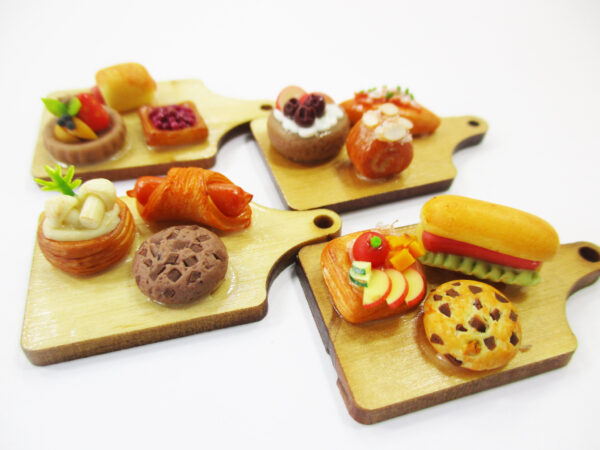 Dollhouse Miniature Food Bakery Bread Cake Cupcake Dessert On Wooden Board 16835