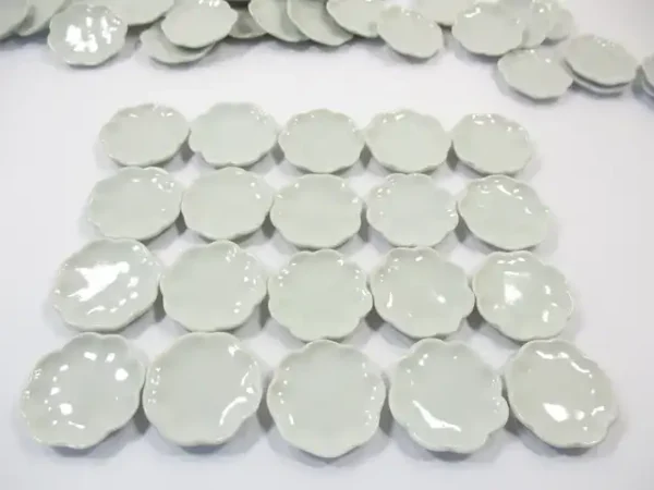 25mm Mini White Scallop Plate Dish Dollhouse Miniature Ceramic Supply - Image 3