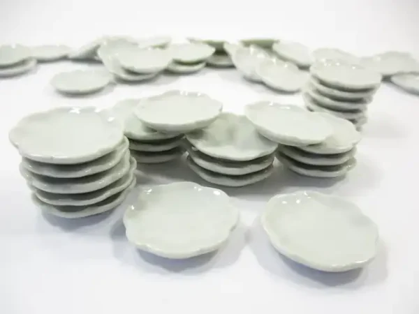 25mm Mini White Scallop Plate Dish Dollhouse Miniature Ceramic Supply - Image 4
