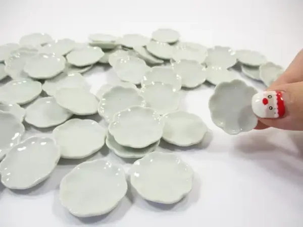 25mm Mini White Scallop Plate Dish Dollhouse Miniature Ceramic Supply - Image 5