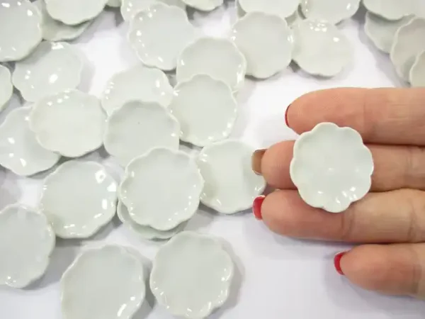 25mm Mini White Scallop Plate Dish Dollhouse Miniature Ceramic Supply - Image 6