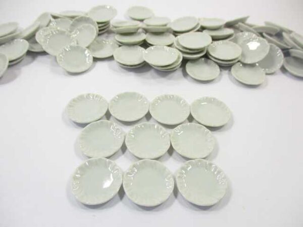 20mm White Scallop Plate Dish Dollhouse Miniature Ceramic Kitchenware