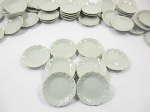 30mm Mini White Scallop Plate Dish Dollhouse Miniatures Ceramic Supply