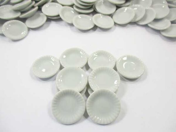 20mm White Round Plate Dish Dollhouse Miniature Ceramic Kitchenware